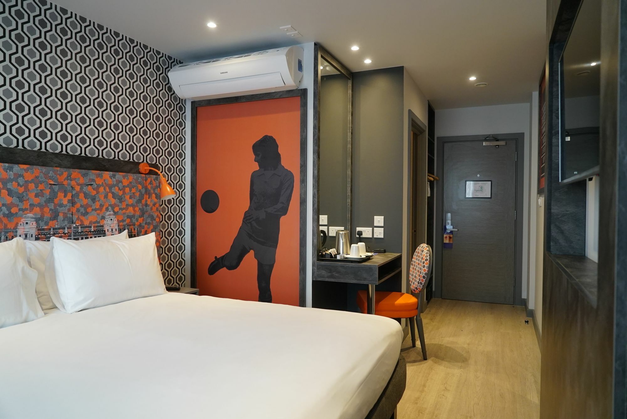 Best Western Plus London Wembley Hotel Екстериор снимка